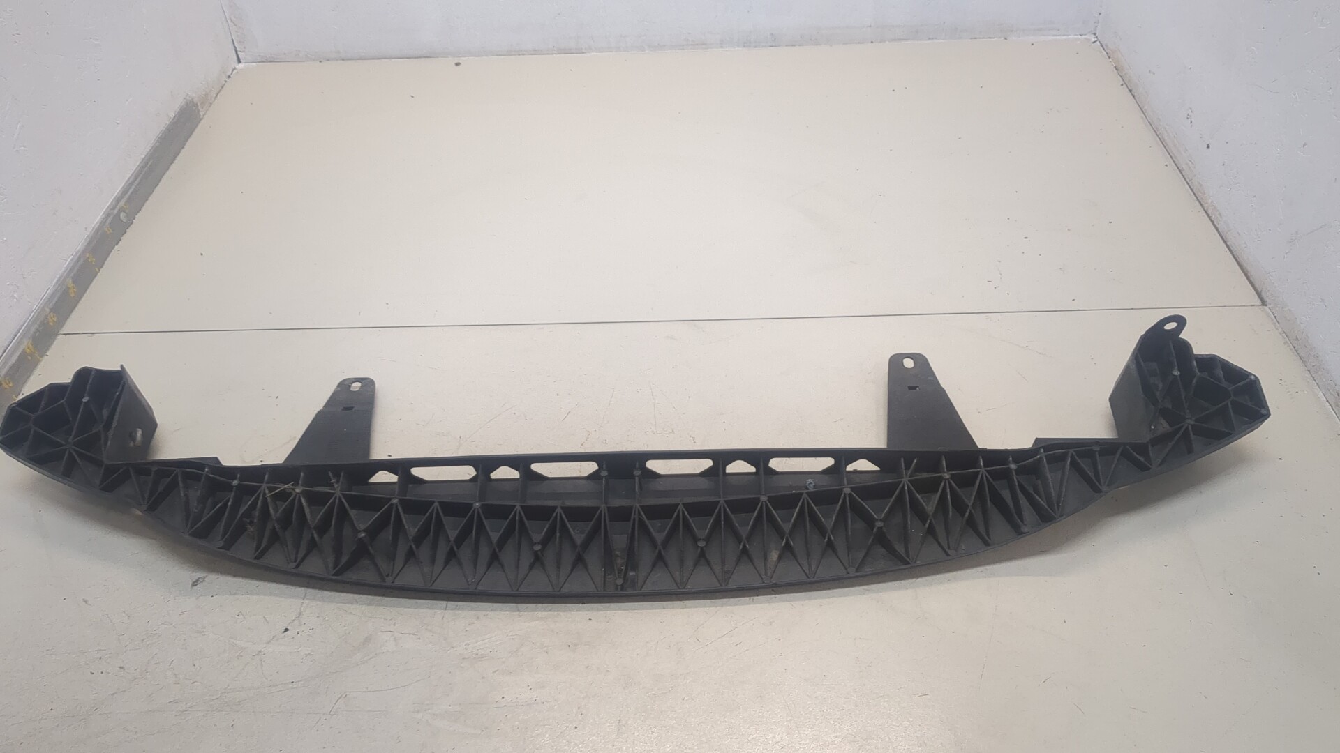 Кронштейн переднего бампера