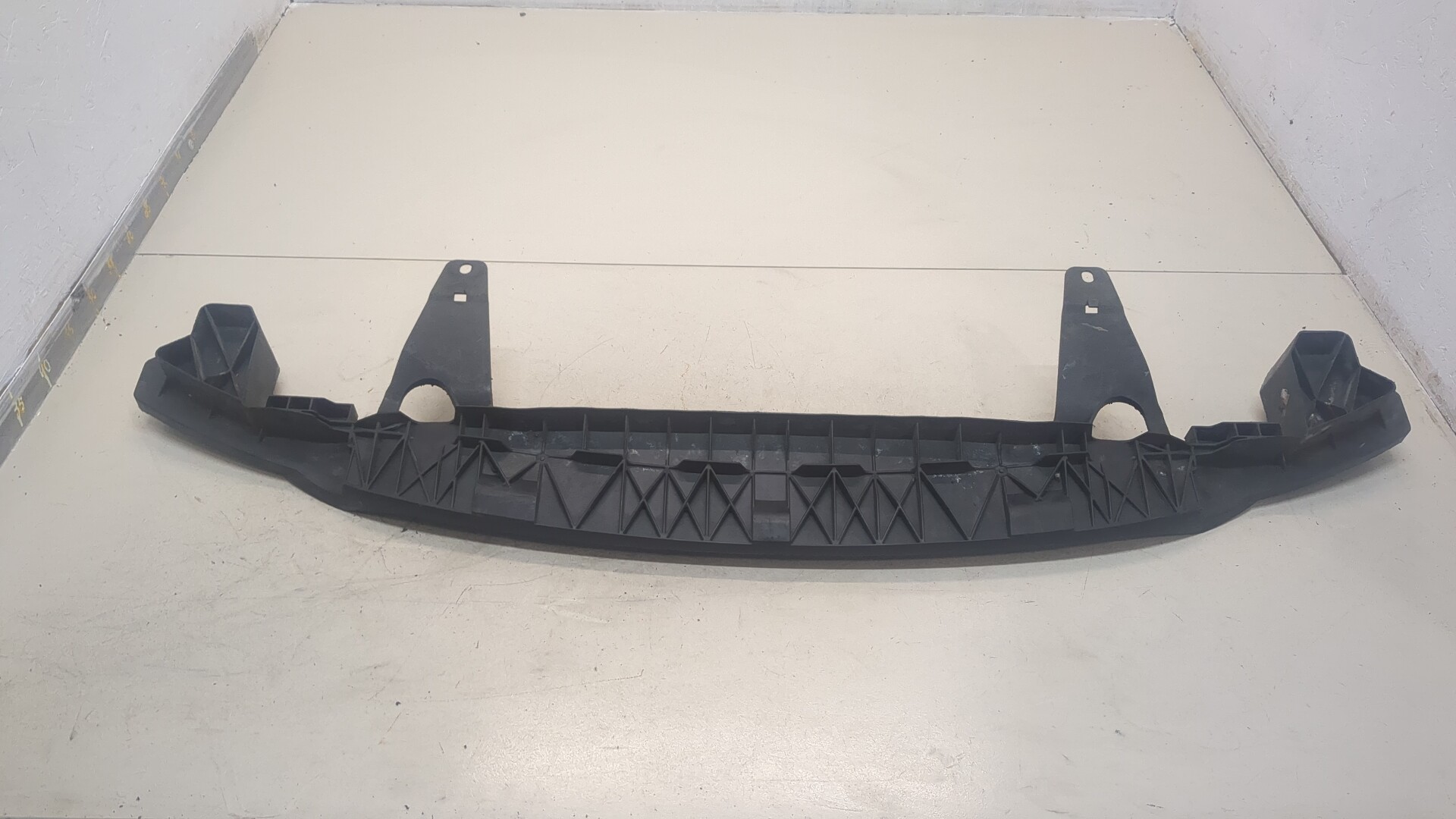 Кронштейн переднего бампера