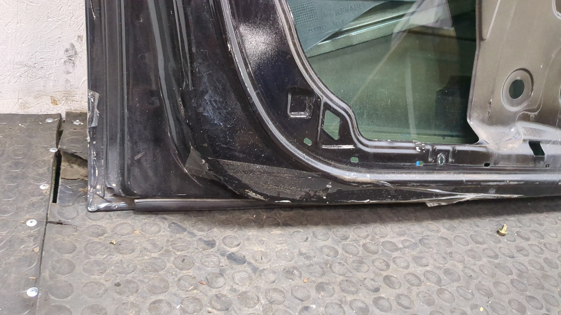 Дверь передняя левая