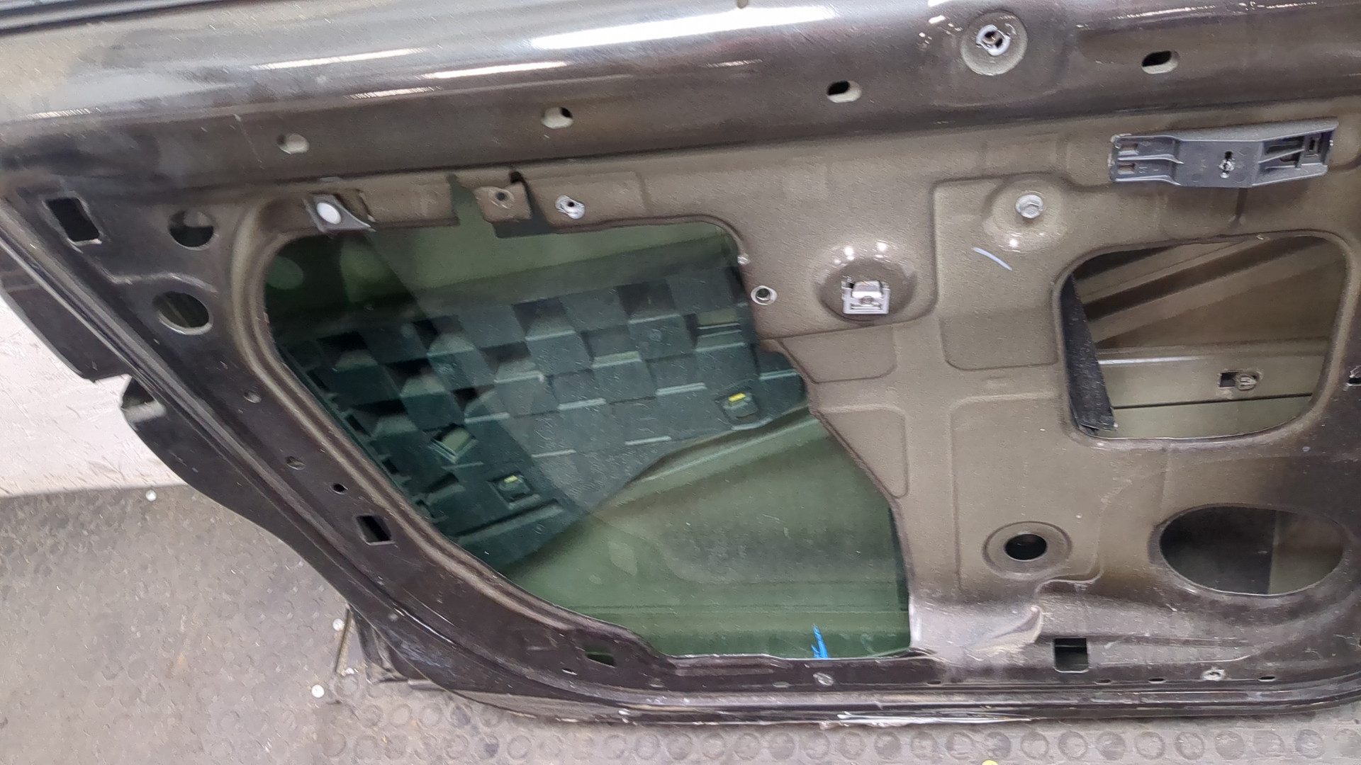 Дверь передняя левая