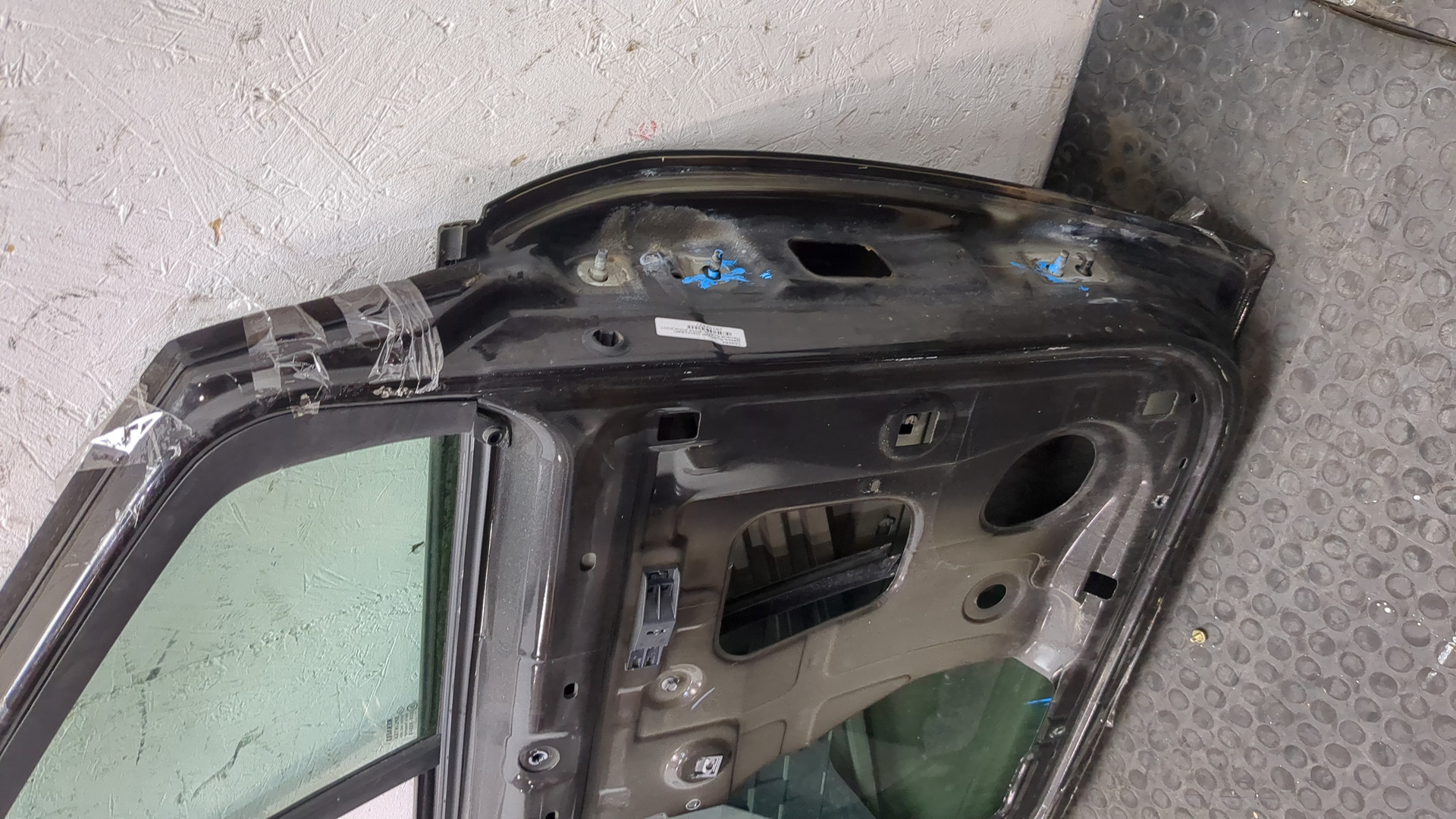 Дверь передняя левая