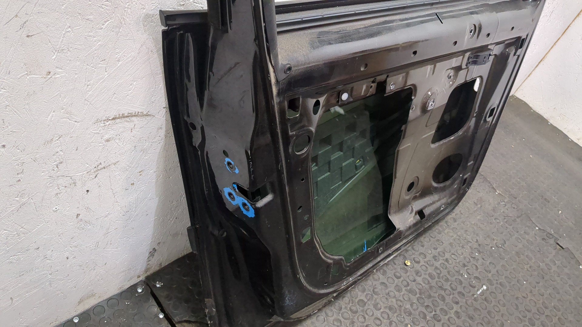 Дверь передняя левая