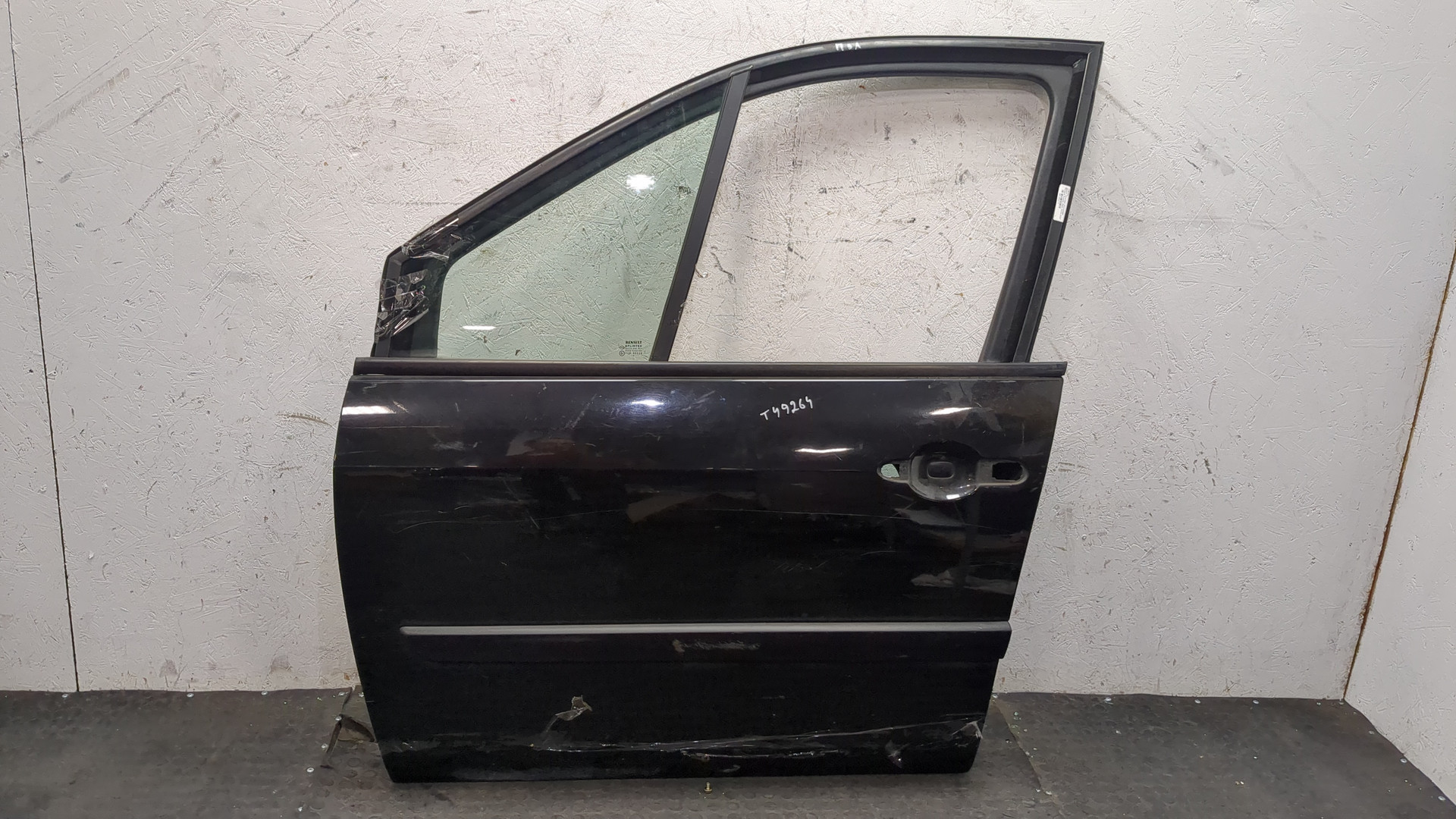 Дверь передняя левая