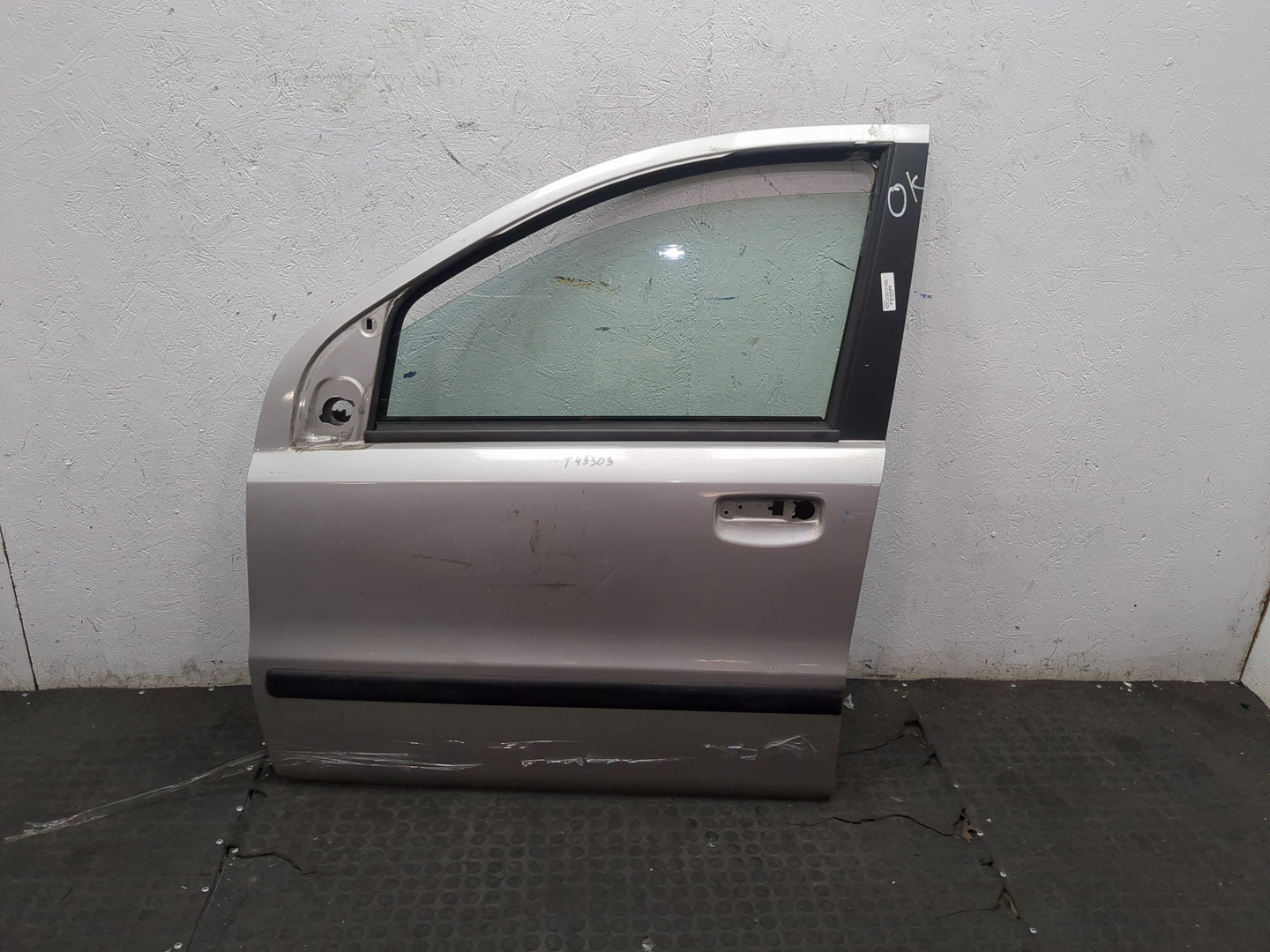 Дверь передняя левая