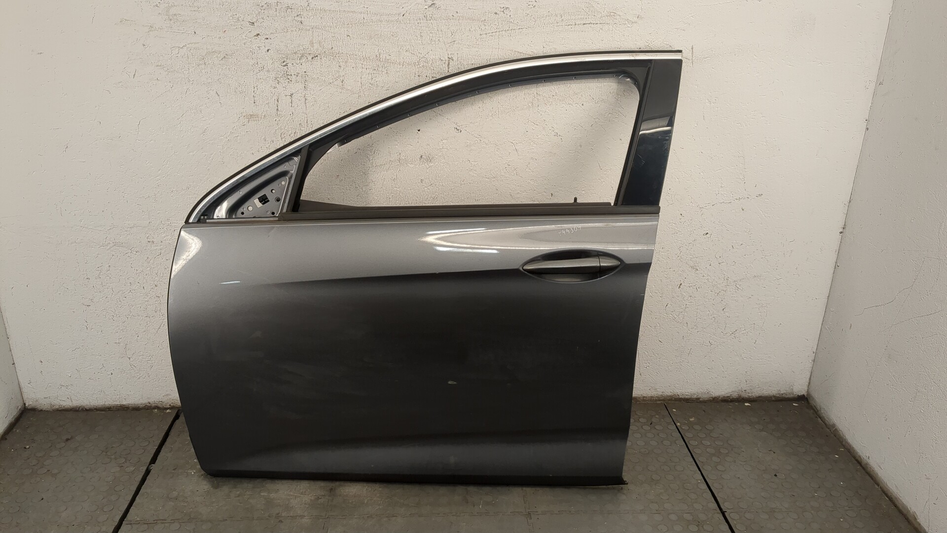 Дверь передняя левая