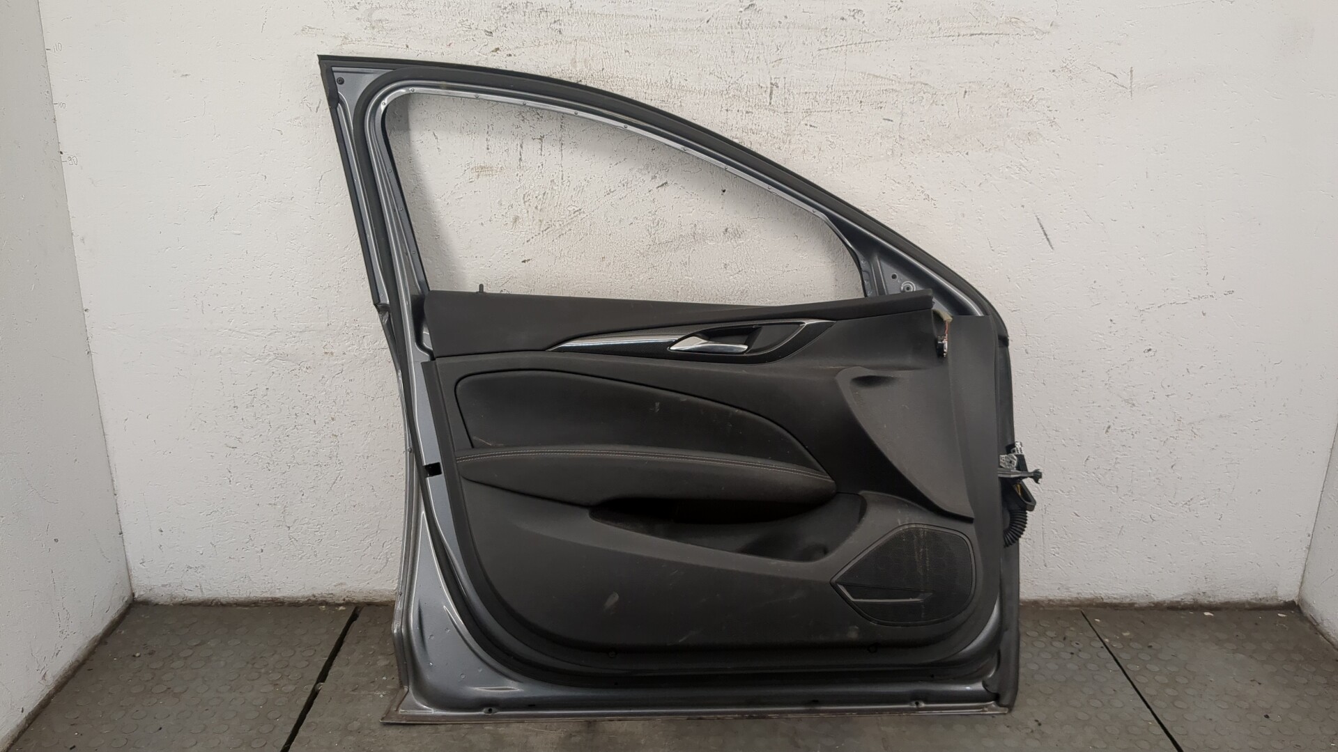 Дверь передняя левая