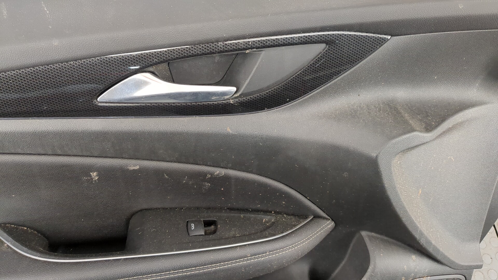 Дверь передняя левая