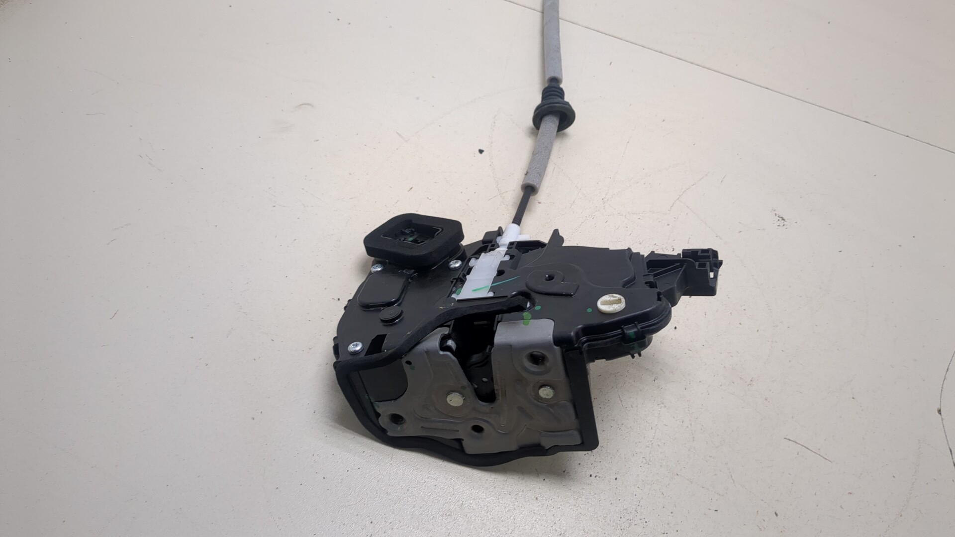 Замок двери задней левой