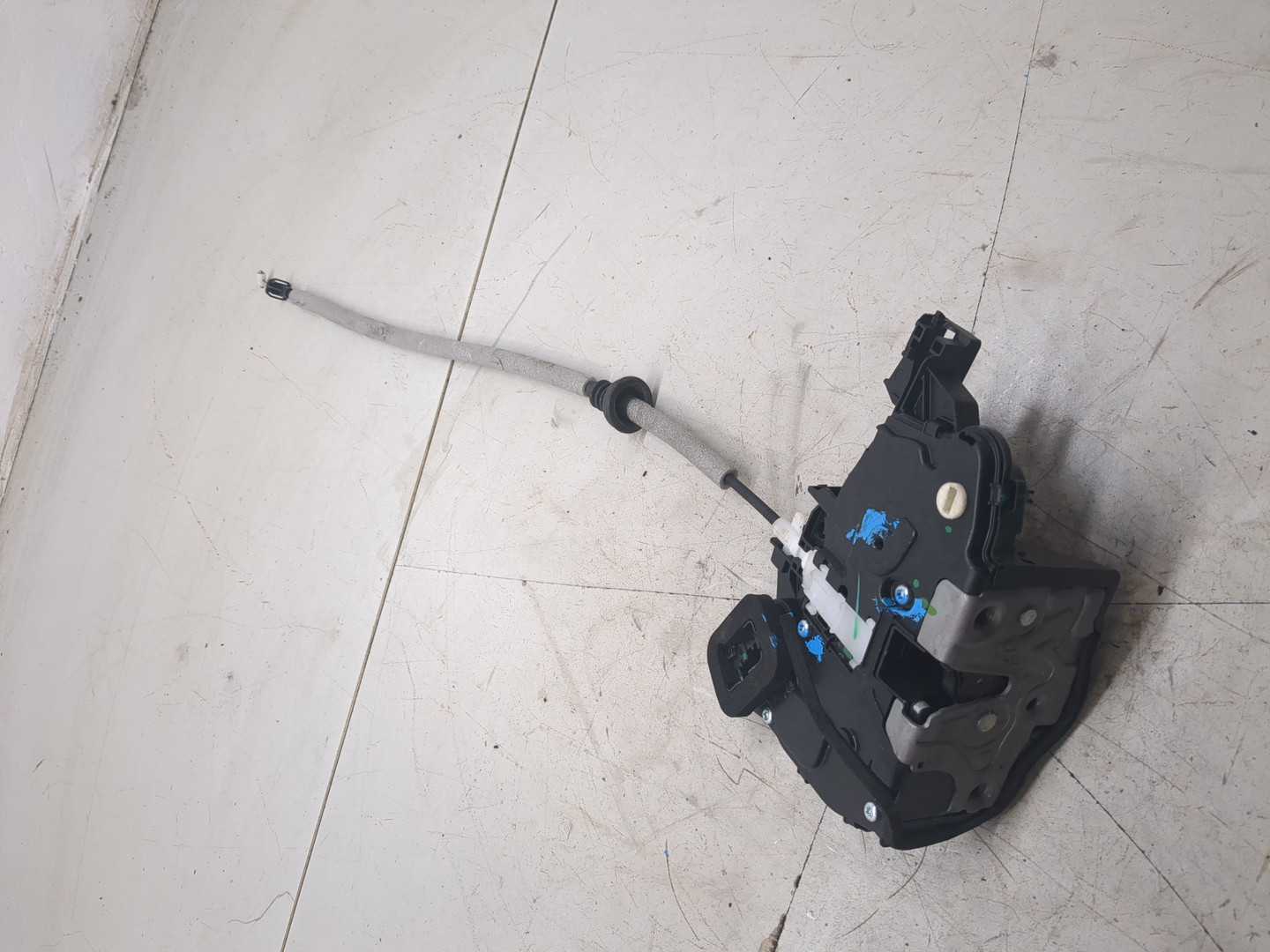 Замок двери задней левой