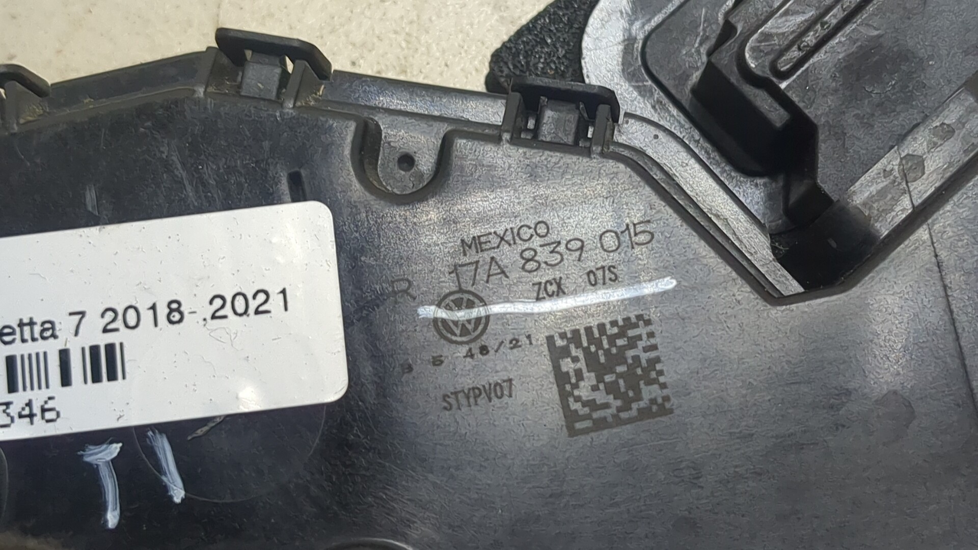 Замок двери задней левой