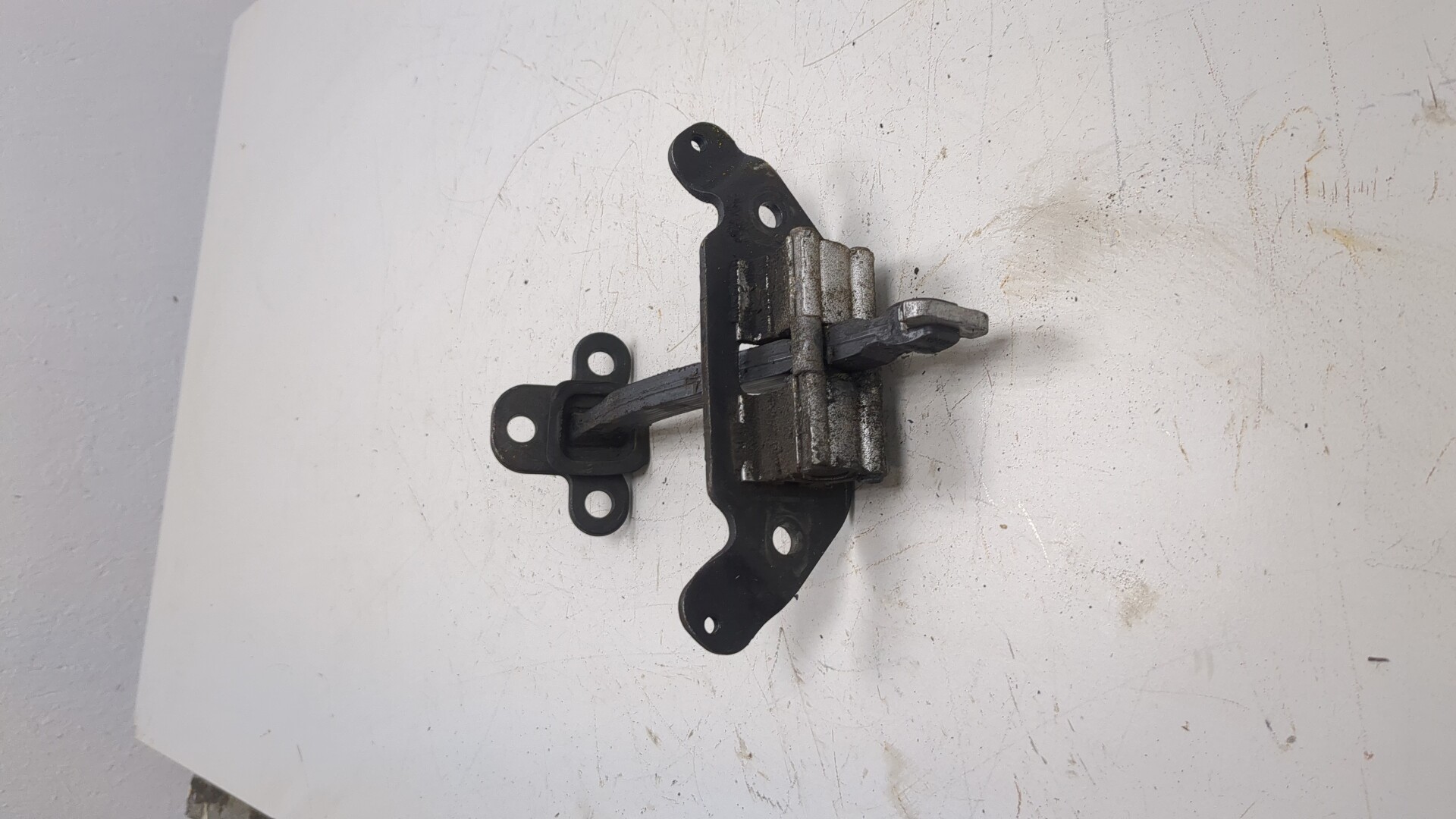 Ограничитель двери