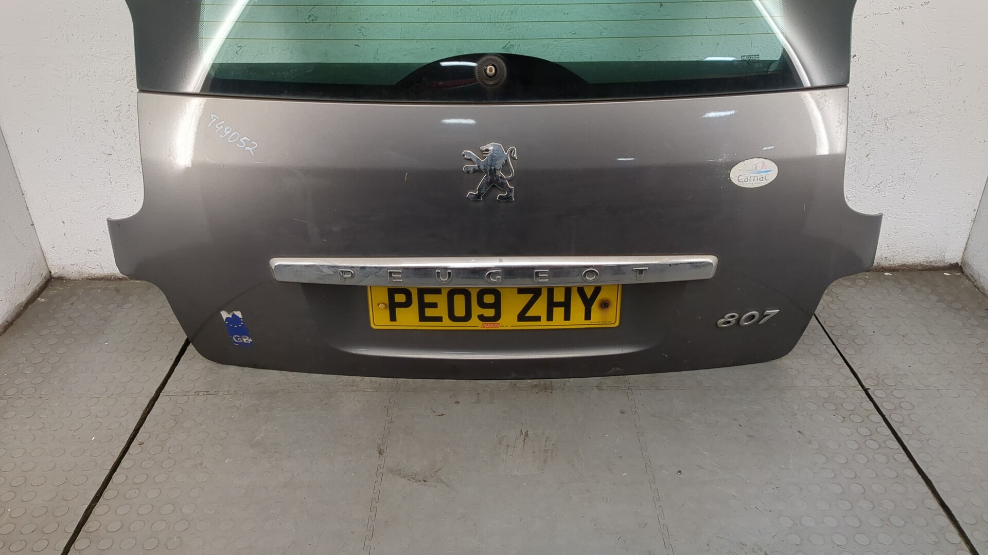 Дверь багажника