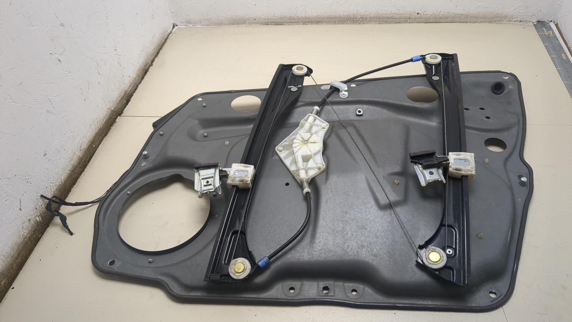 Стеклоподъемник электр. передний левый