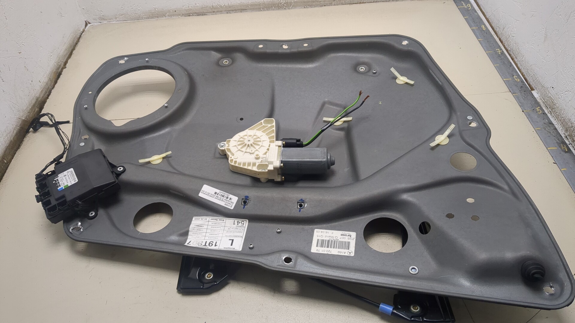 Стеклоподъемник электр. передний левый