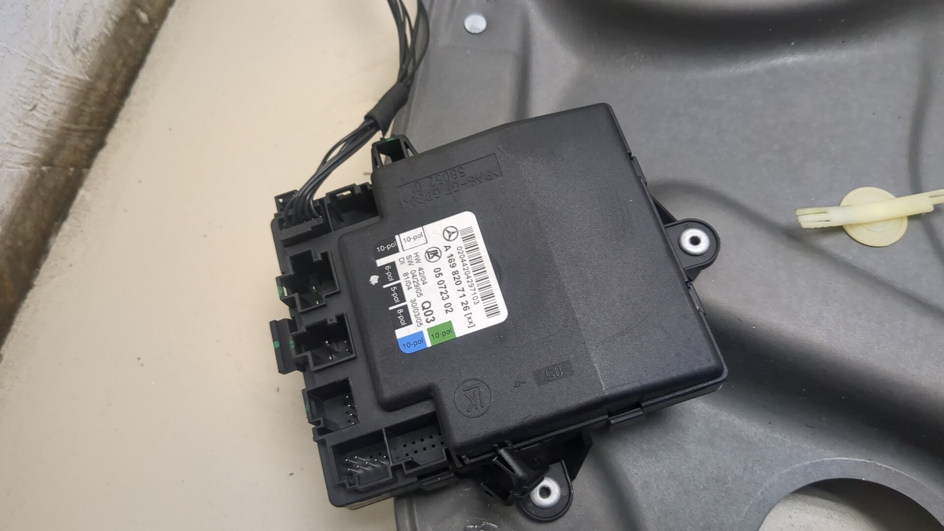 Стеклоподъемник электр. передний левый