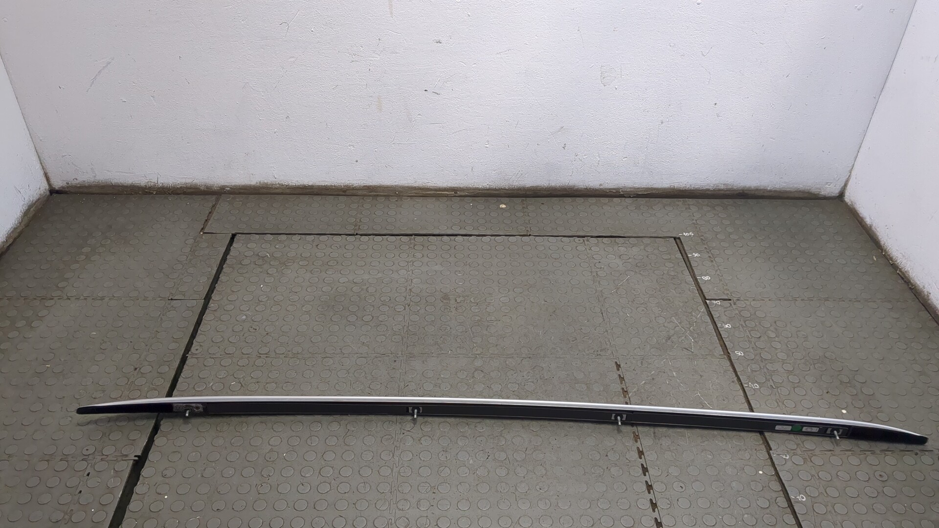 Рейлинг (релинг) левый (планка на крышу)