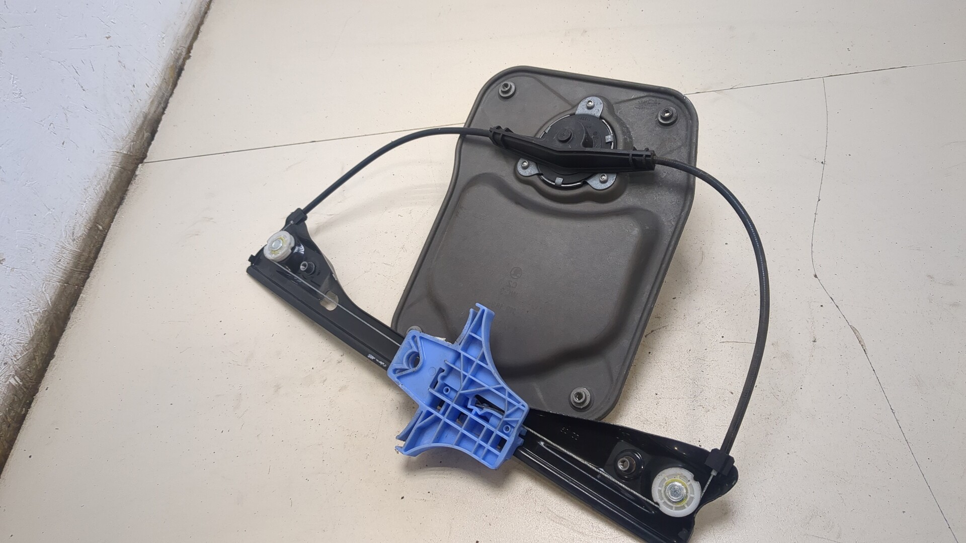 Стеклоподъемник механ. задний правый