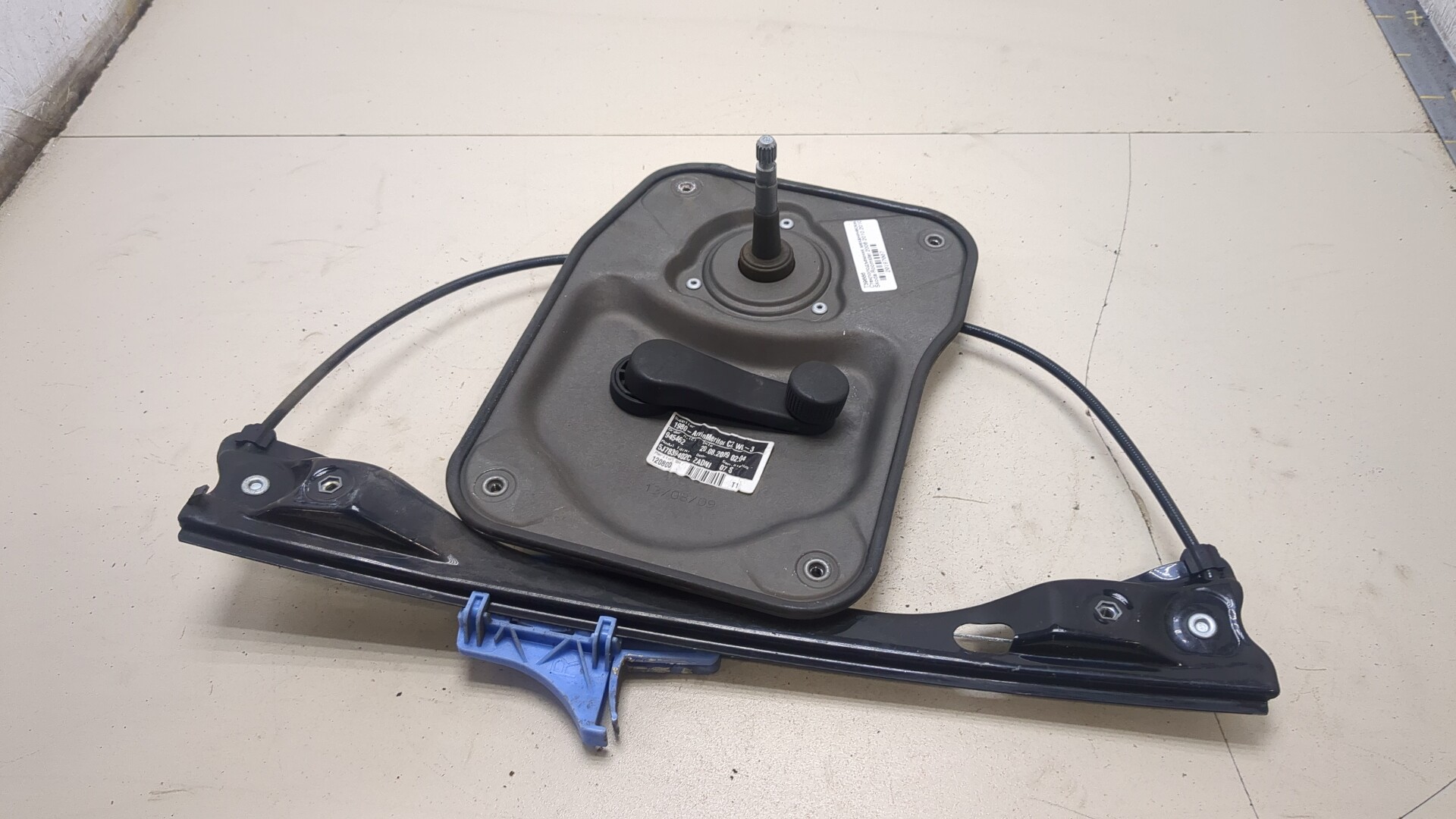 Стеклоподъемник механ. задний правый