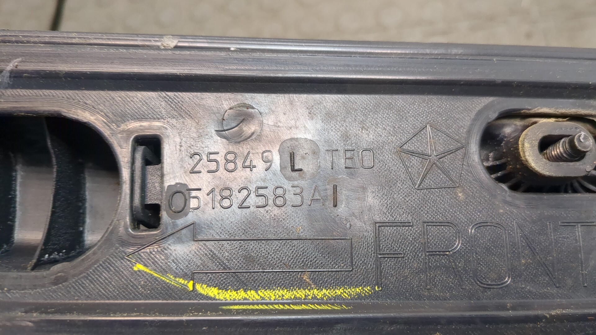 Рейлинг (релинг) левый (планка на крышу)