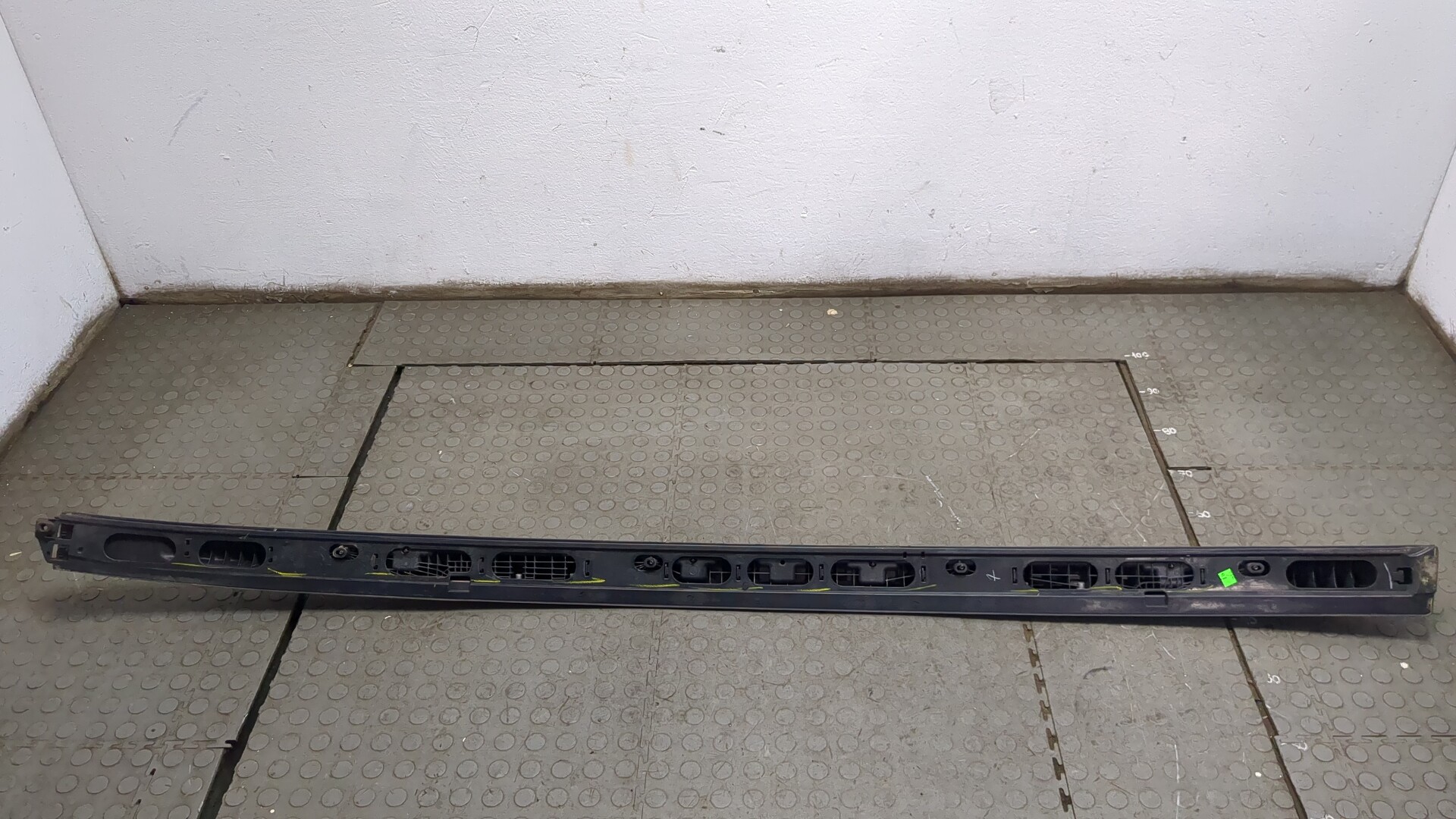 Рейлинг (релинг) левый (планка на крышу)