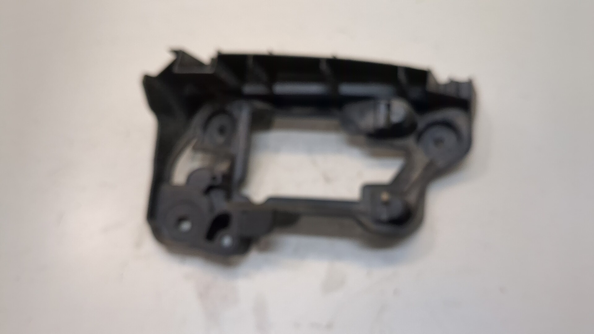 Кронштейн заднего бампера правый