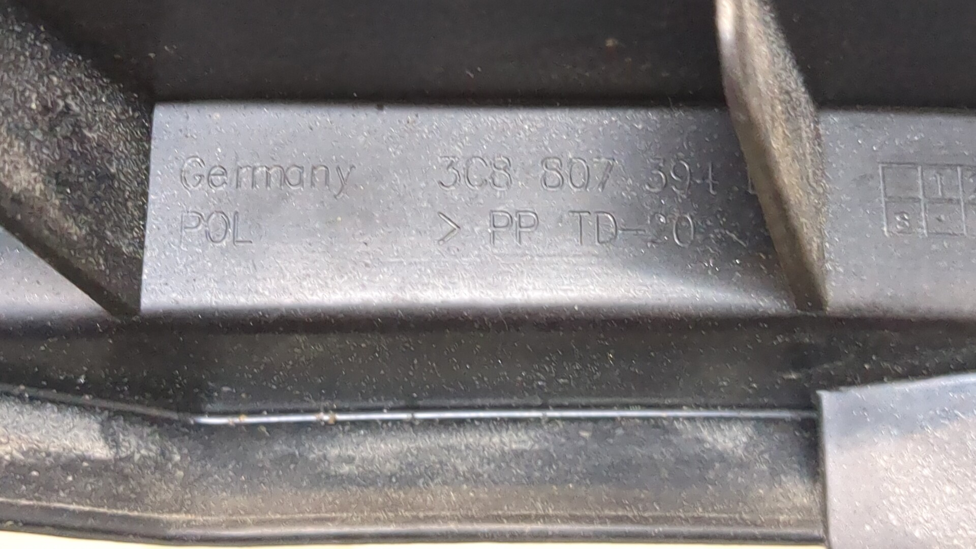 Кронштейн заднего бампера правый