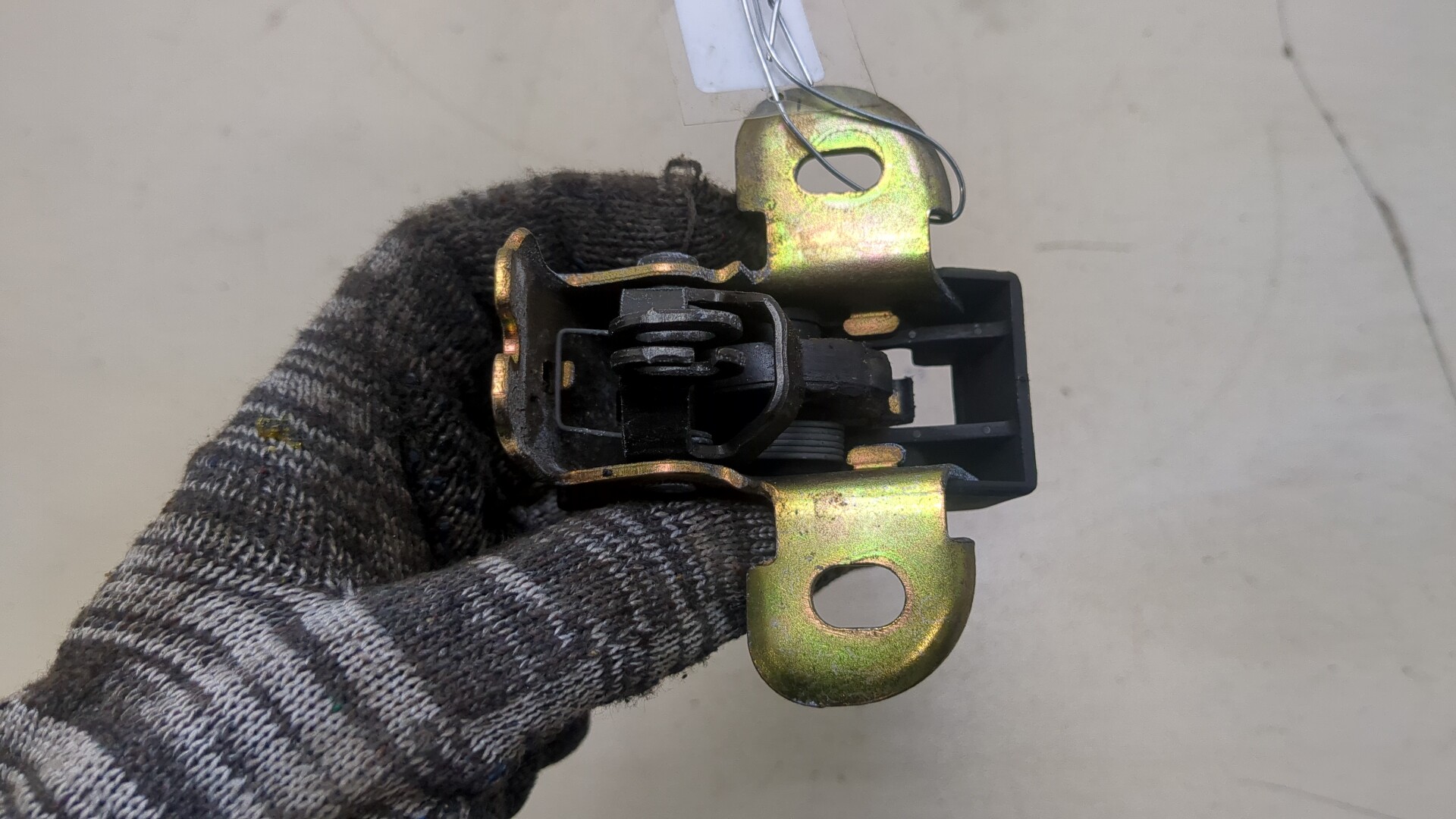 Замок двери задней правой