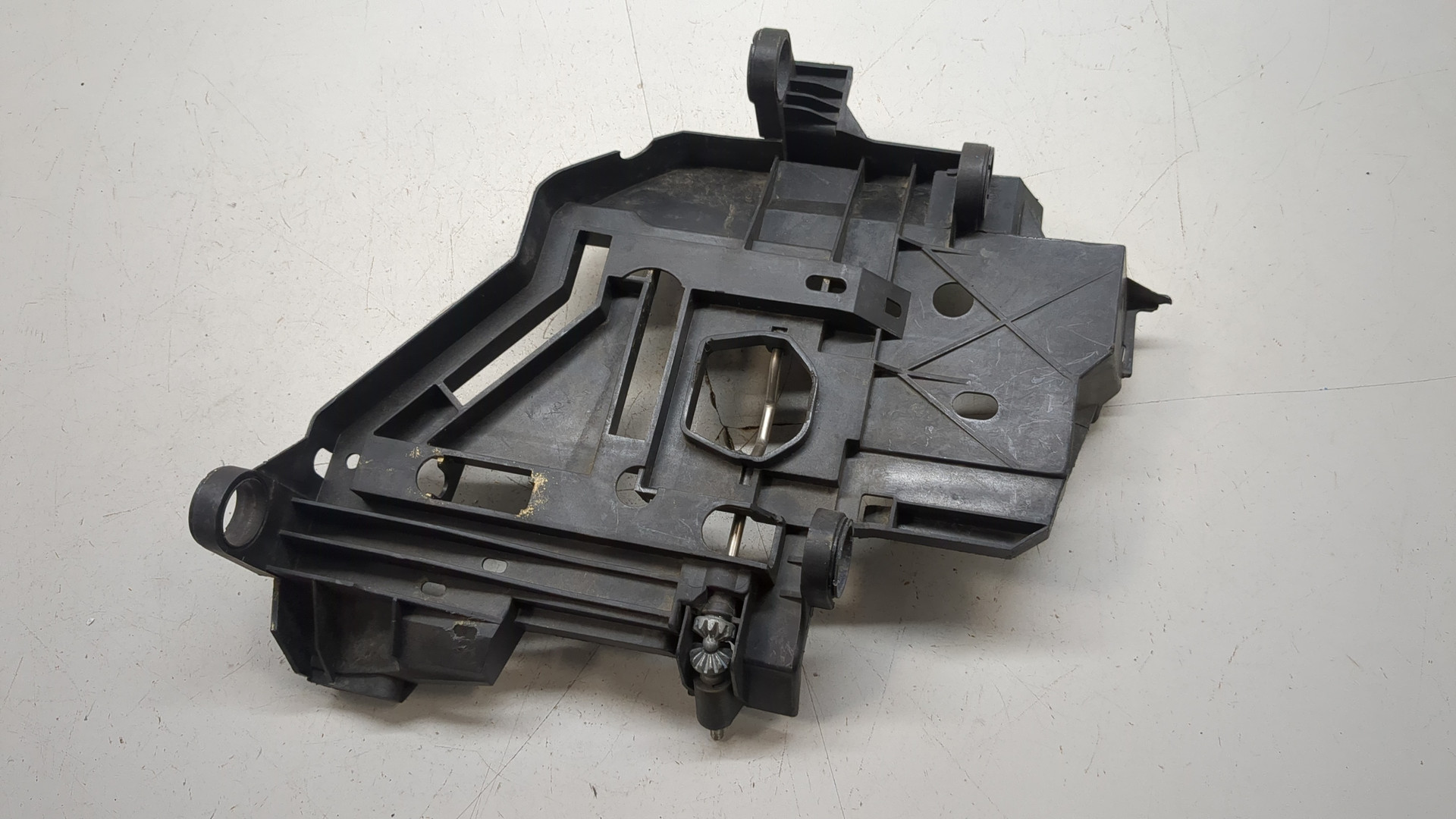 Кронштейн фар правый