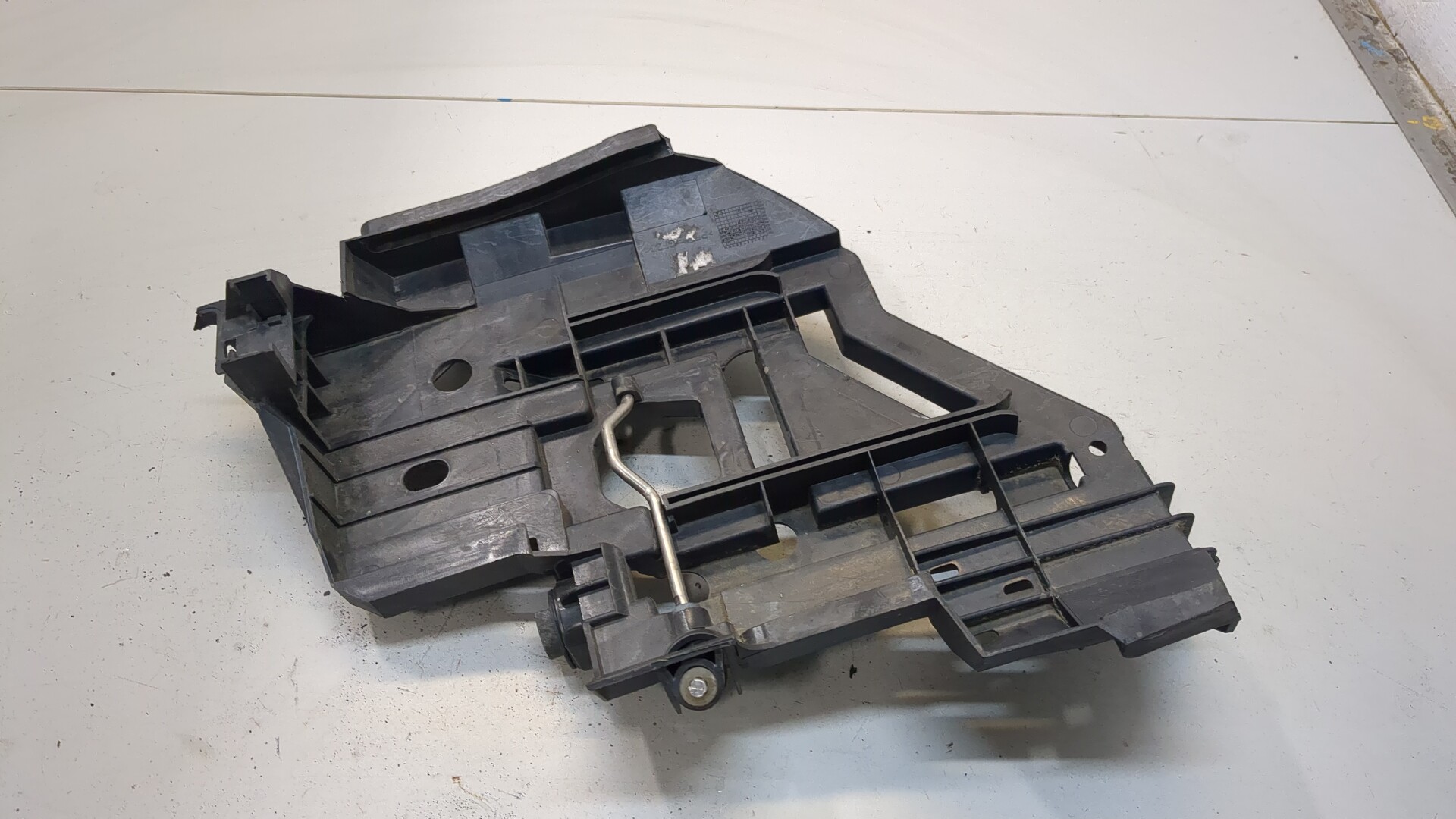 Кронштейн фар правый