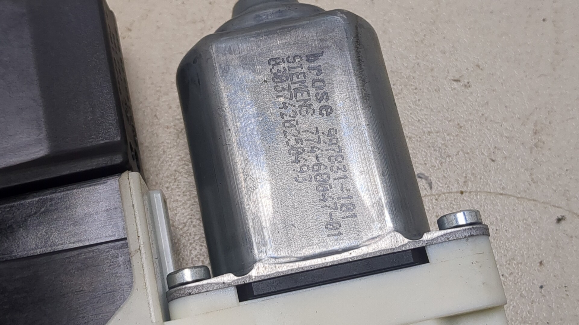 Стеклоподъемник электр. передний правый