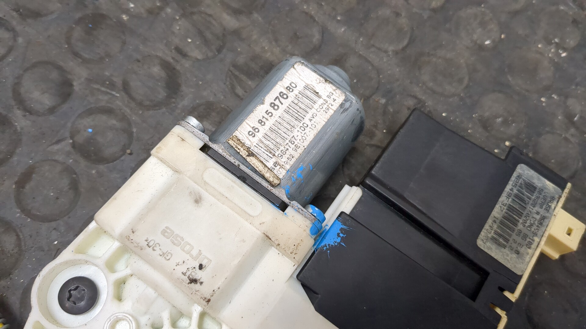 Стеклоподъемник электр. передний правый