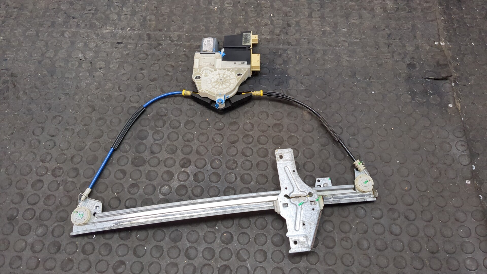 Стеклоподъемник электр. передний правый