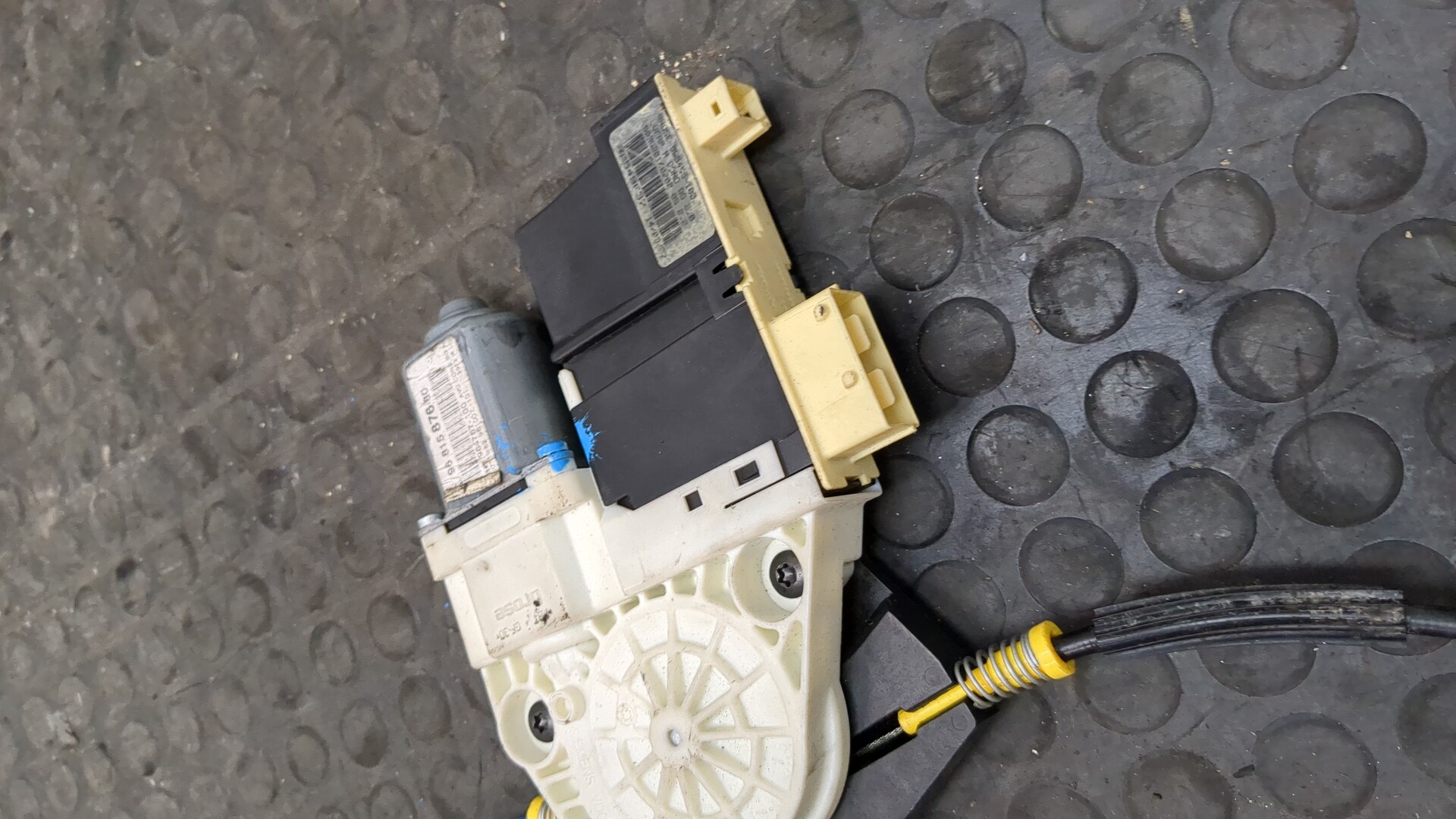 Стеклоподъемник электр. передний правый