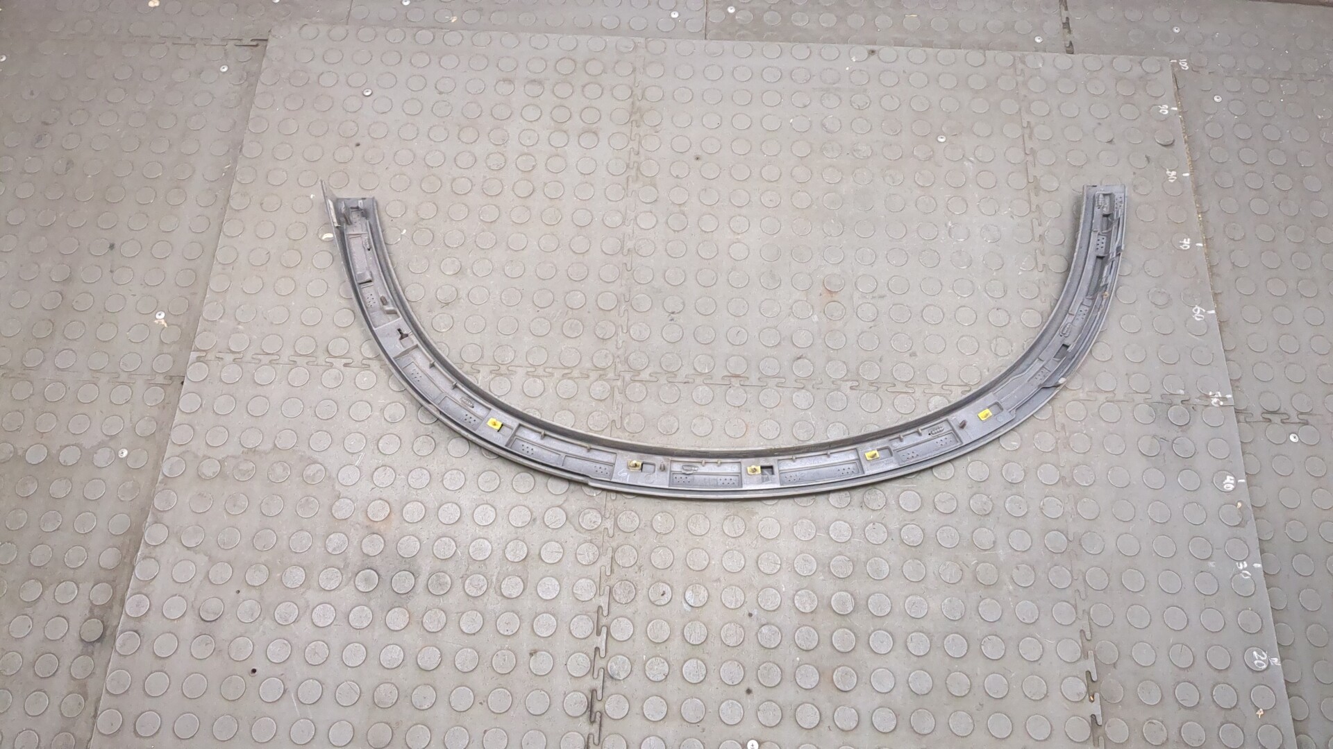 Накладка заднего крыла левого