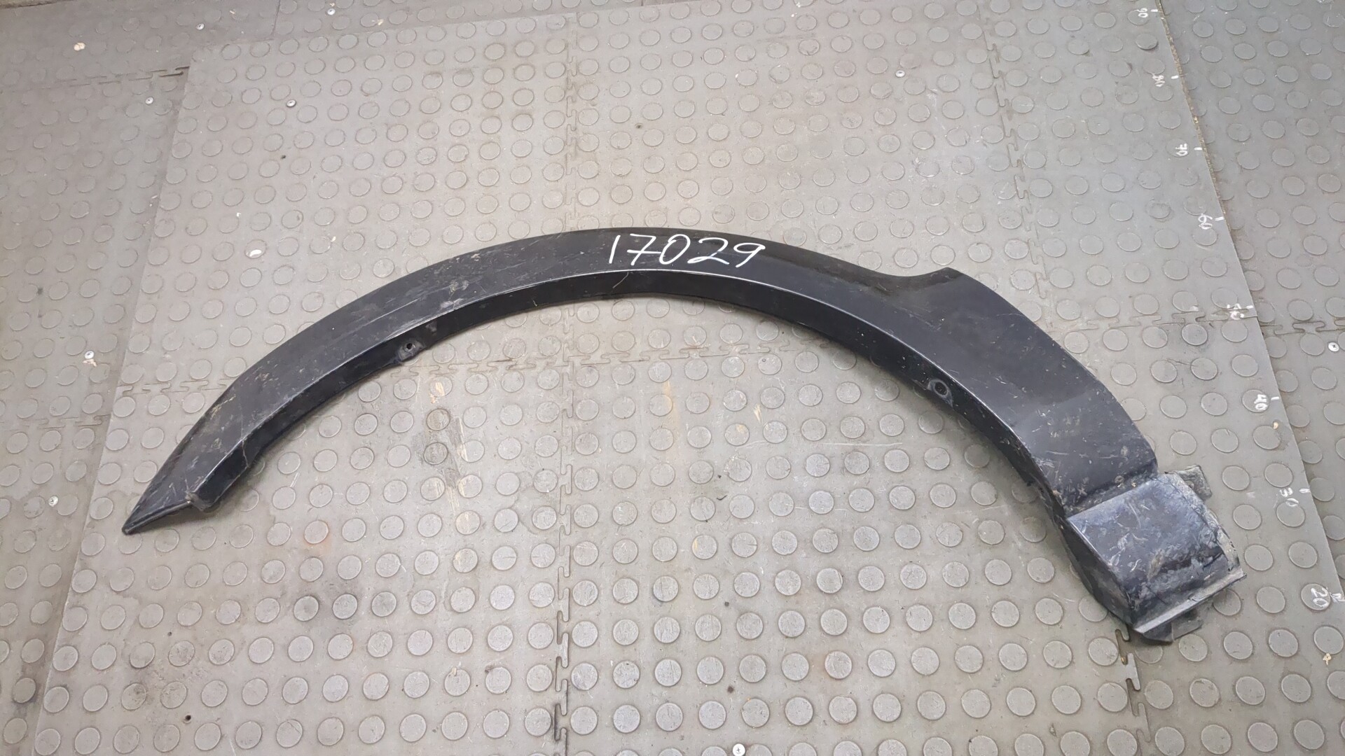 Накладка переднего крыла левого