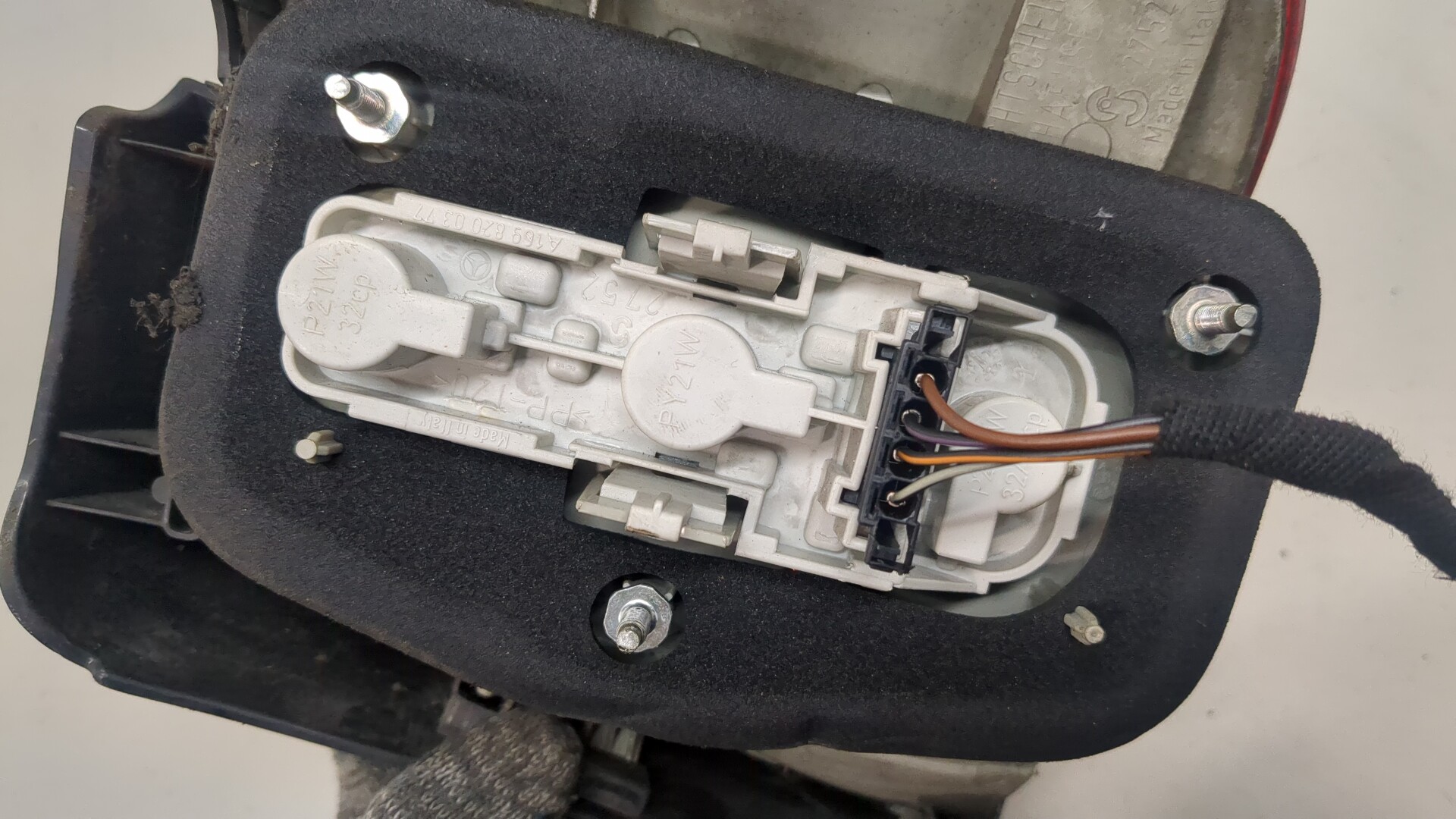 Фонарь задний левый