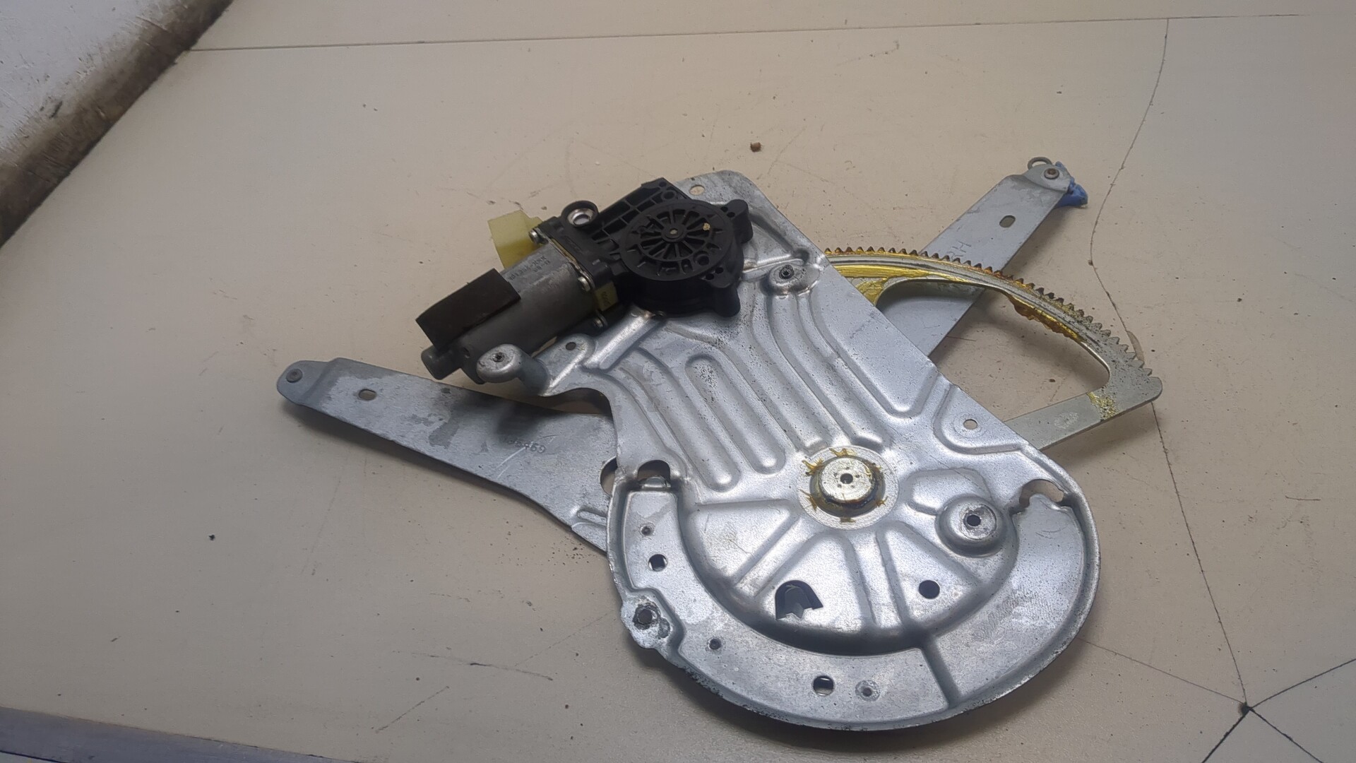 Стеклоподъемник электр. передний правый