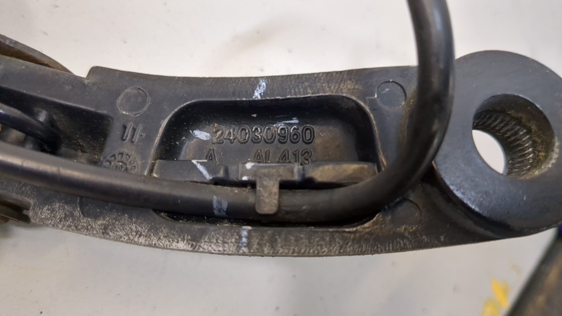 Поводок стеклоочистителя переднего