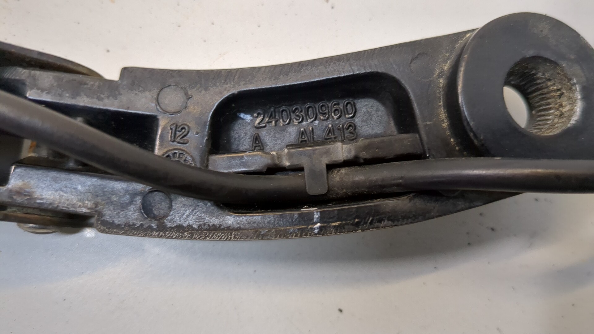 Поводок стеклоочистителя переднего