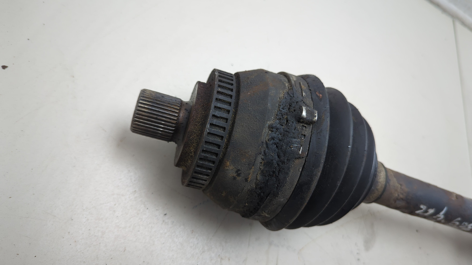 Полуось передняя левая