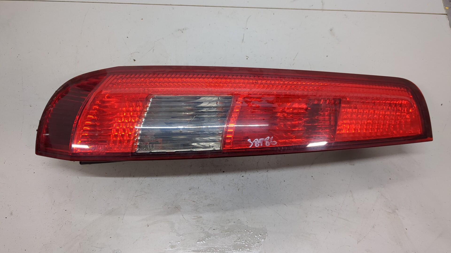 Фонарь задний левый