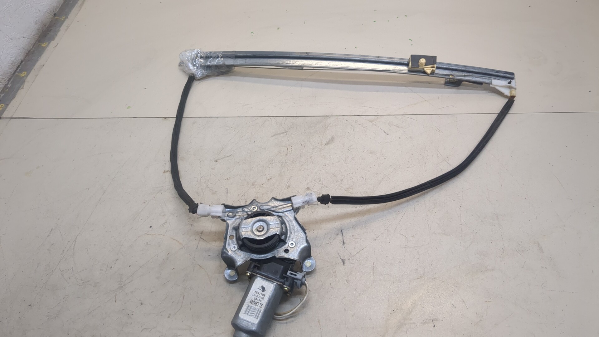 Стеклоподъемник электр. передний левый