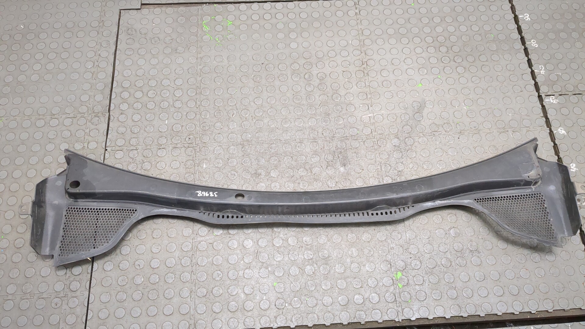 Решетка стеклоочистителей (Жабо)