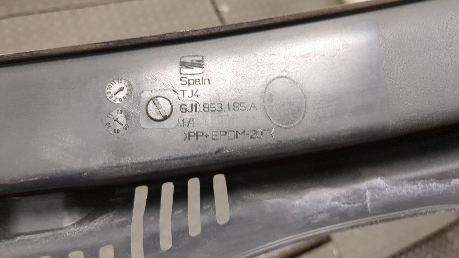 Решетка стеклоочистителей (Жабо)