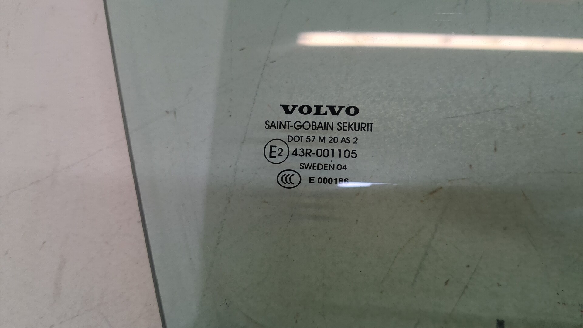 Стекло двери передней правой