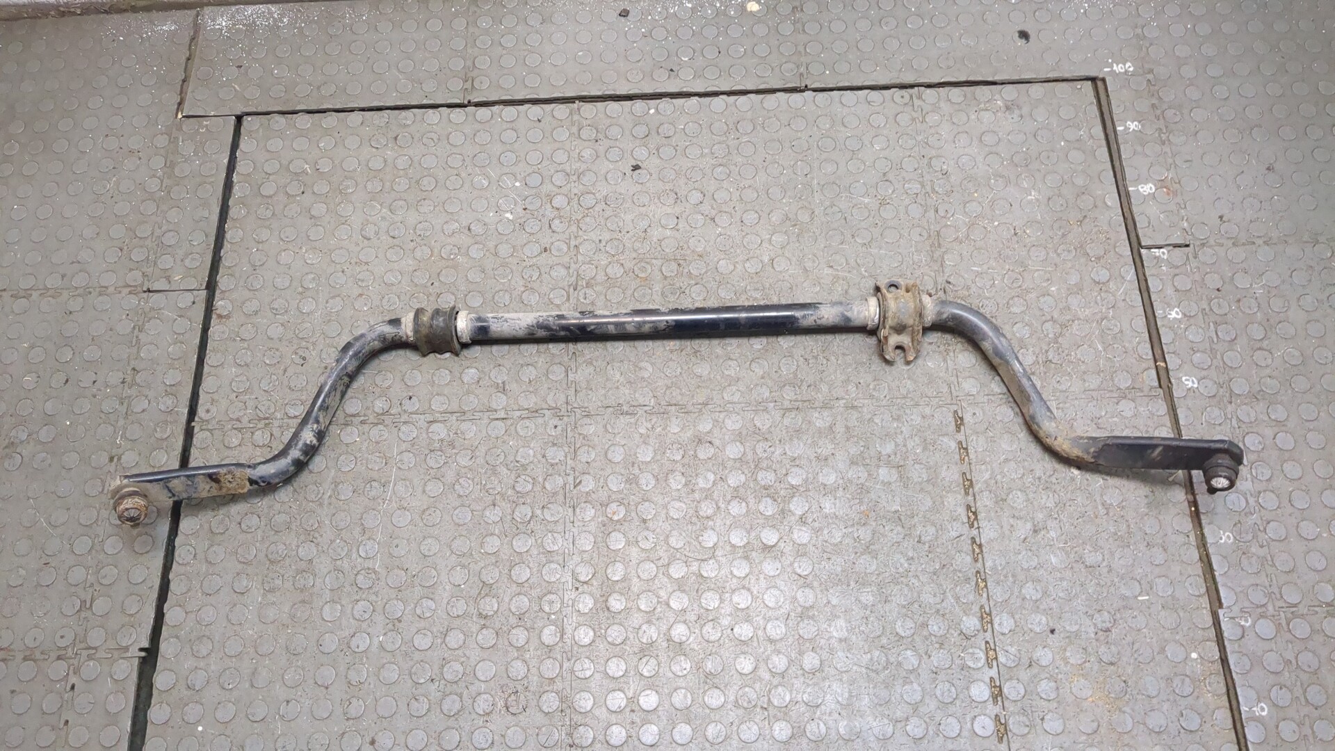 Стабилизатор передний