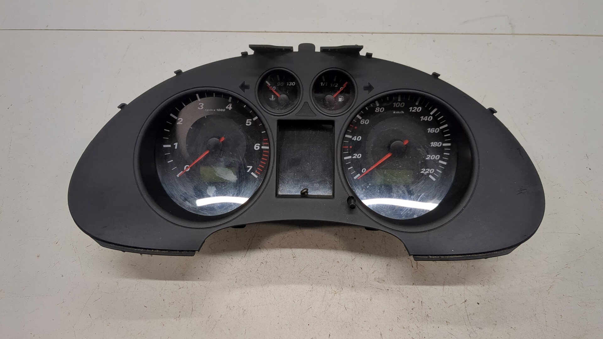 Панель приборов