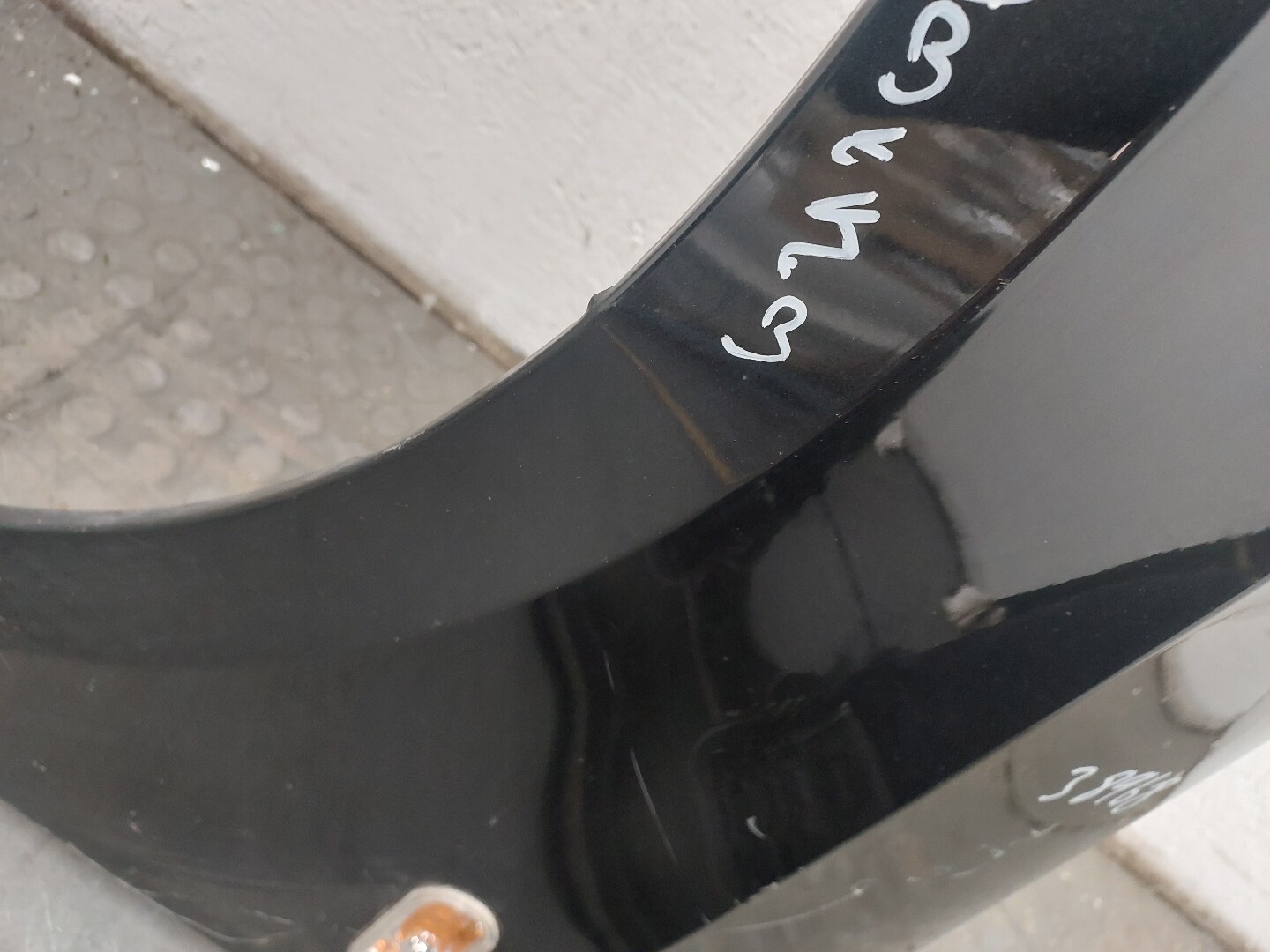 Крыло переднее левое