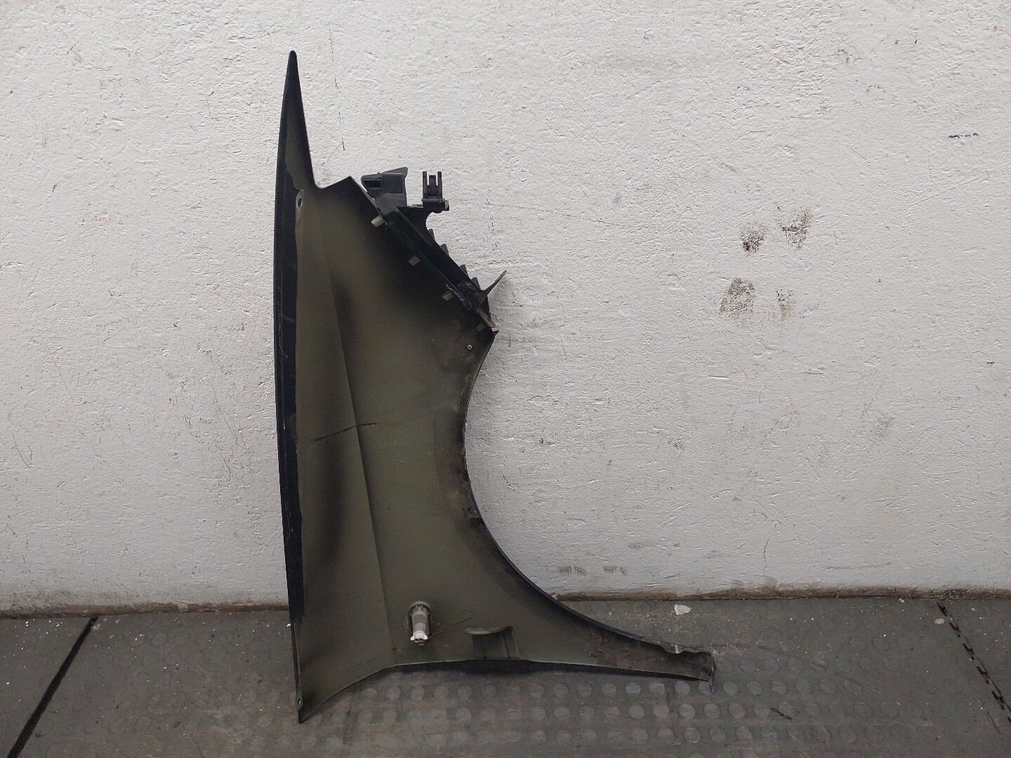 Крыло переднее левое