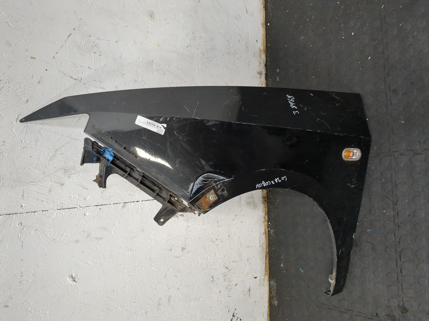 Крыло переднее левое